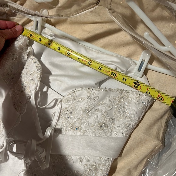 Beautiful Wedding Gown Dress size 6 - Picture 14 of 15